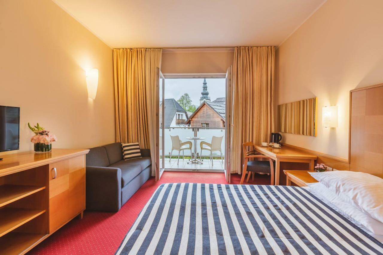 Ramada Hotel & Suites Kranjska Gora Exteriör bild